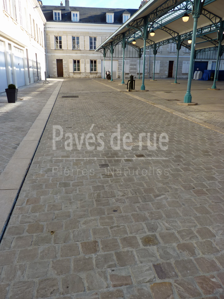 Pavés de grès neuf kandla blanc rosé 14 x 14 - Place du marché couvert - Chartres 28
