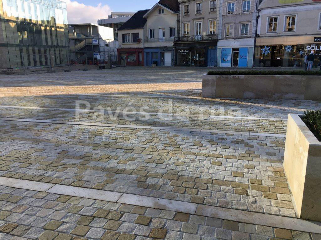 pavés de grès kandla blanc calcaire - Place de l'Hotel de Ville - Chartres 28