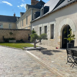 [2789] - cour et caniveaux en pavés grès neuf kandla ocre nuancé 14 x 14 et 14 x 20